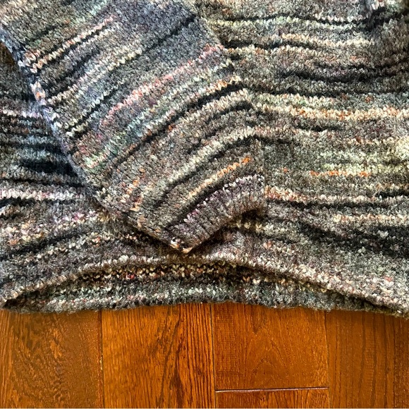 Express Sweater - Picture 3 of 6